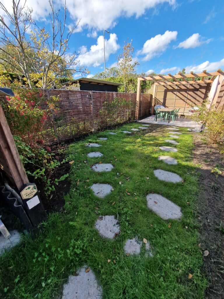 Hovenier legt mediterrane tuin aan in Hoorn